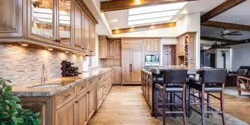 Comment donner un style industriel à un mange debout/ table haute ?